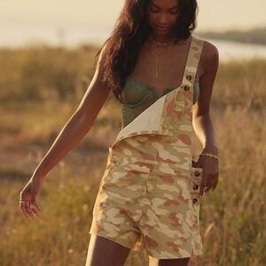 Anthropologie Camo Utility Overall Romper – Size M (NWT)